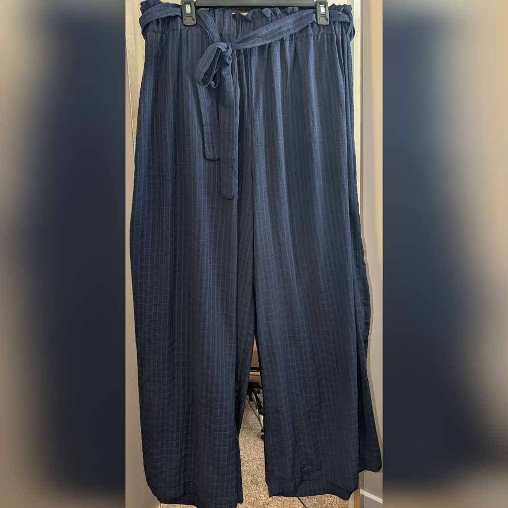 Navy Textured Wide-Leg Pants